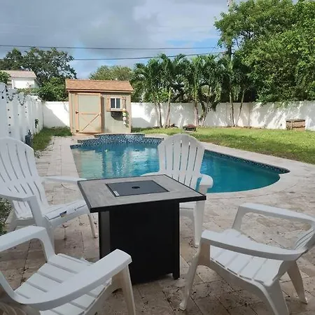 Amazing Deal! Dania Beach Home With Pool & Jacuzzi